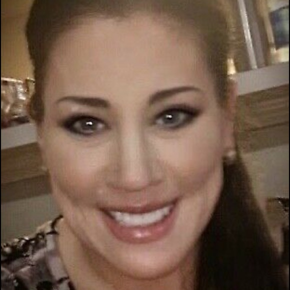 Meet your Posher, Natalie G - Picture 8 of 8